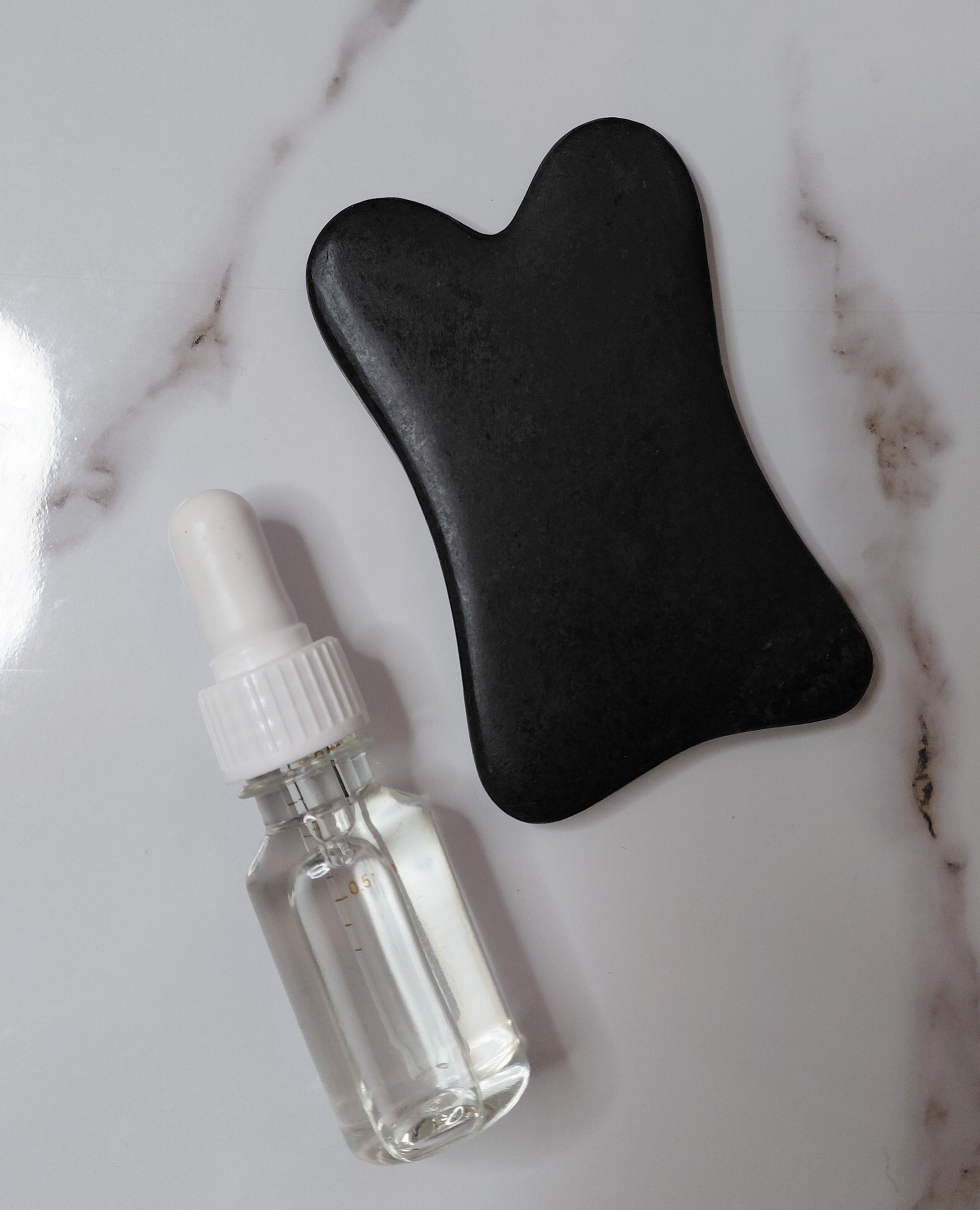 سنگ گواشا خرگوشی همراه روغن مخصوص ماساژ